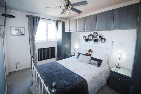 36 Evesham Close, Boldon Colliery, NE35 9LL