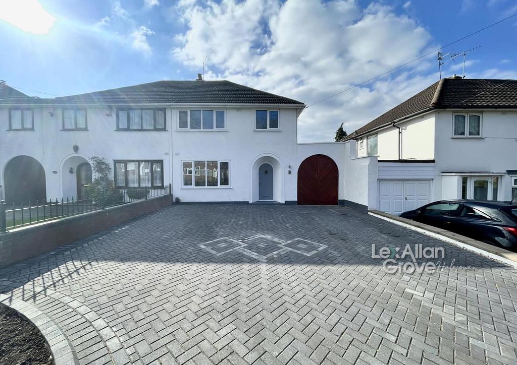 Huntingtree Road, Halesowen 3 bed semidetached house £295,000
