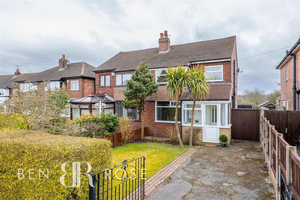 Longworth Avenue, Coppull, Chorley 3 bed semidetached house for sale