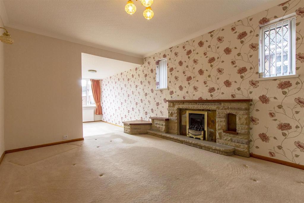 Lindale Road, Chesterfield 2 bed detached bungalow £179,000