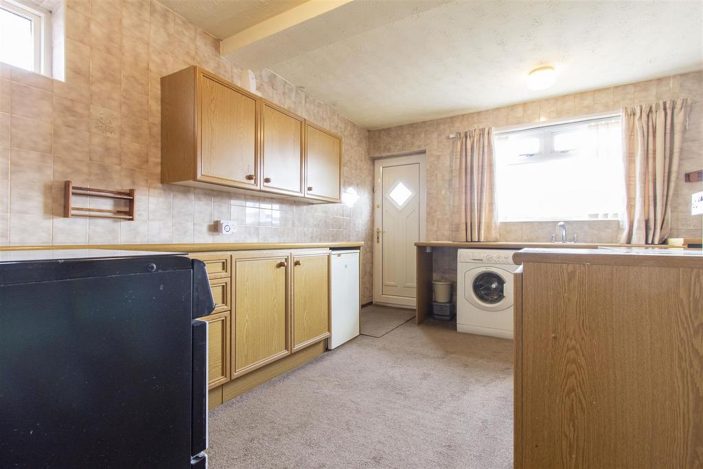 Lindale Road, Chesterfield 2 bed detached bungalow £179,000
