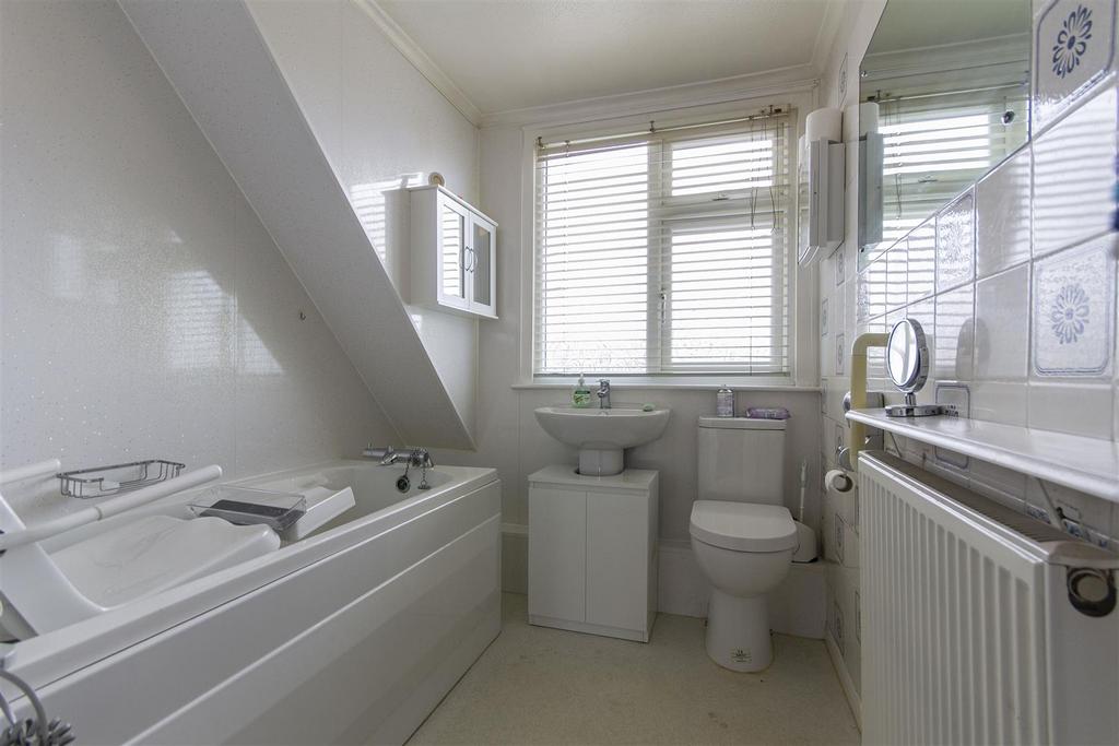 Oakley Avenue, Chesterfield 3 bed semidetached house £210,000