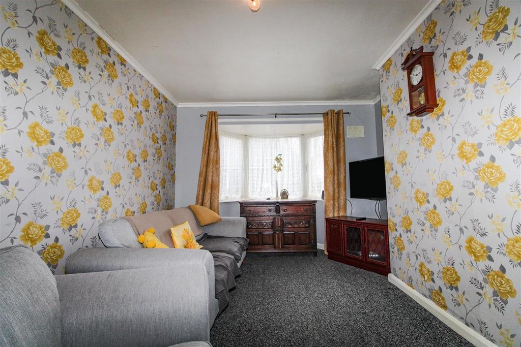 First Avenue, East Dene, Rotherham 3 bed semidetached house £110,000
