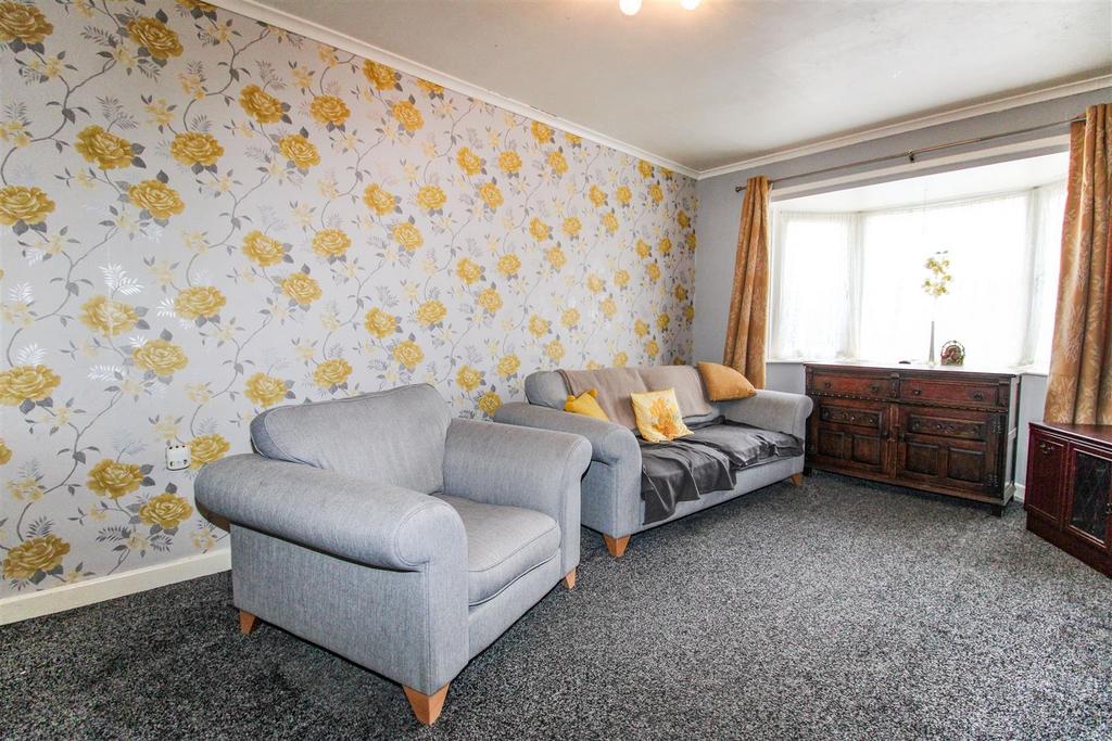 First Avenue, East Dene, Rotherham 3 bed semidetached house £110,000