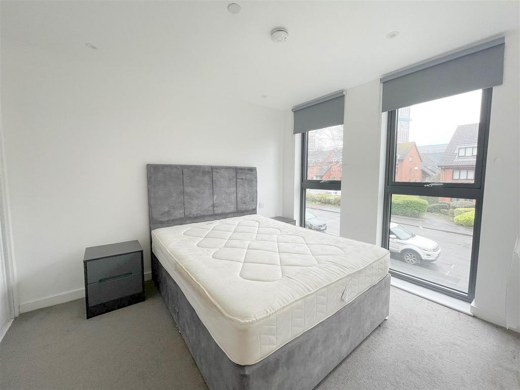Apartment in Birmingham, West Midlands - View 5