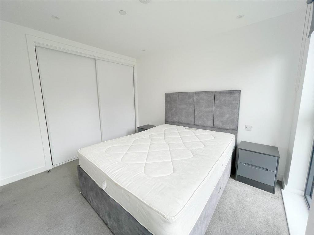 Apartment in Birmingham, West Midlands - More
