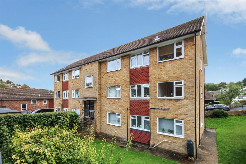 Bankside Court, Brighton, East Sussex 3 bed flat £1,395 pcm (£322 pw)