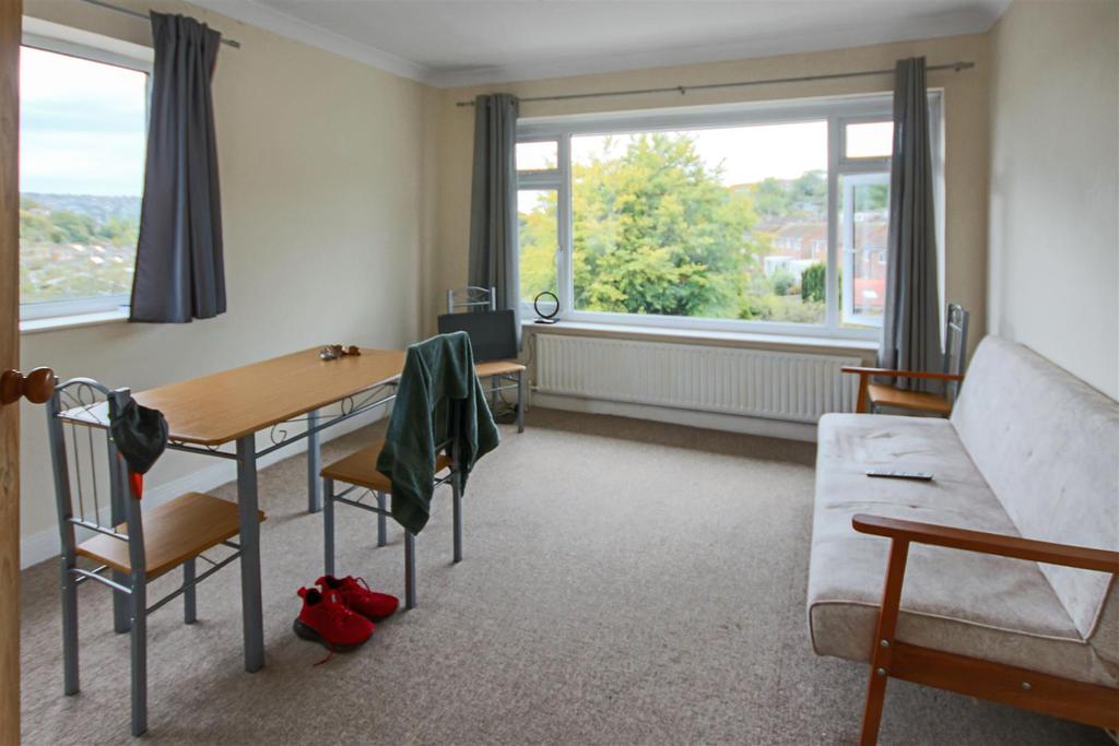 Bankside Court, Brighton, East Sussex 3 bed flat £1,395 pcm (£322 pw)