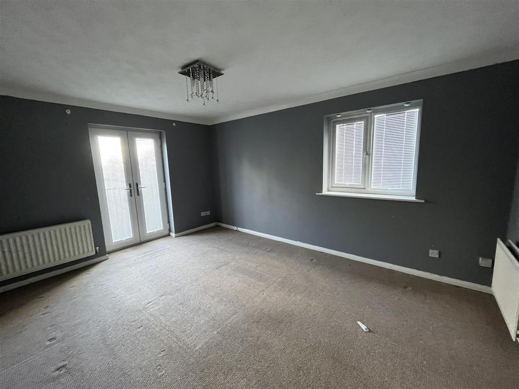 Drummond Way, Macclesfield 2 bed flat £795 pcm (£183 pw)