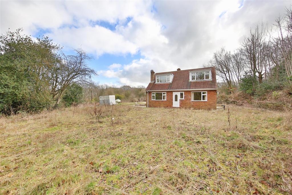 Cross Road, Off Middle Road Hardwick Wood, Wingerworth 4 bed detached