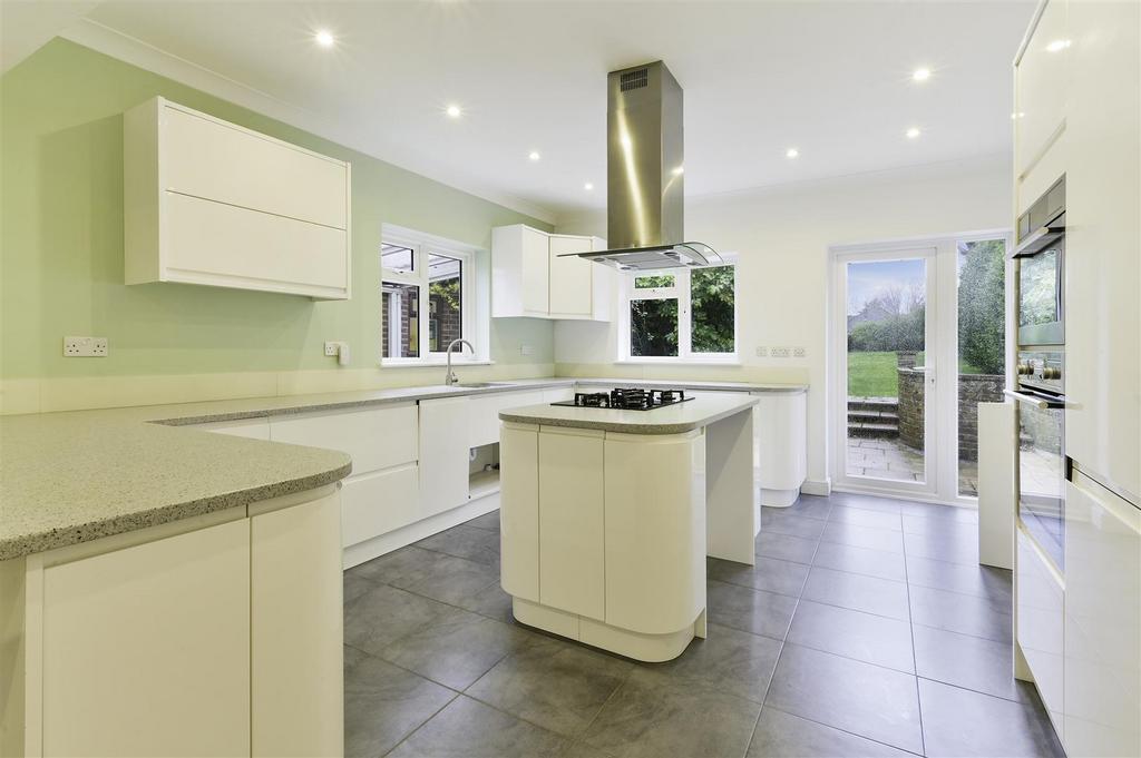 Brighton Road, Banstead 6 bed detached house £870,000