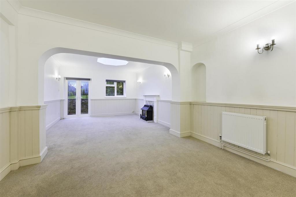 Brighton Road, Banstead 6 bed detached house £870,000