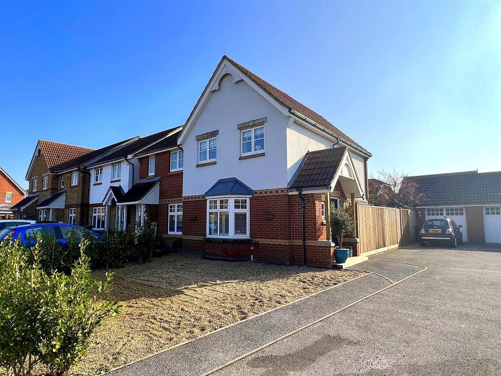 Solomons Close, North Harbour, Eastbourne 3 bed end of terrace house