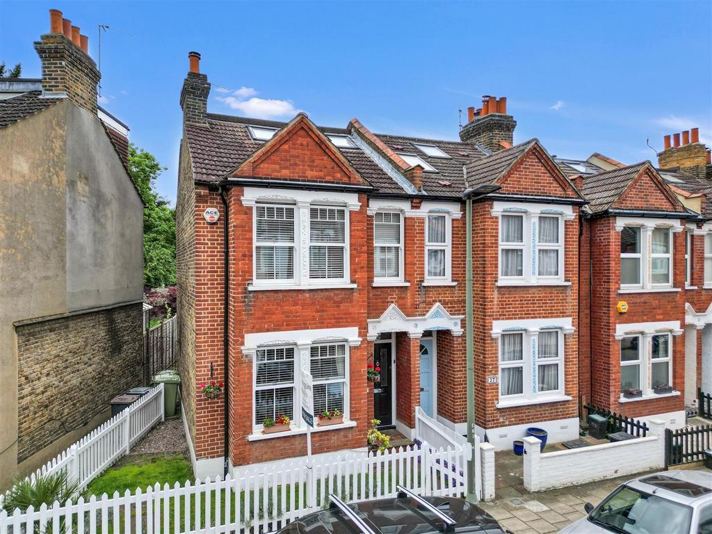 Croft Road, Bromley 3 bed end of terrace house for sale £600,000