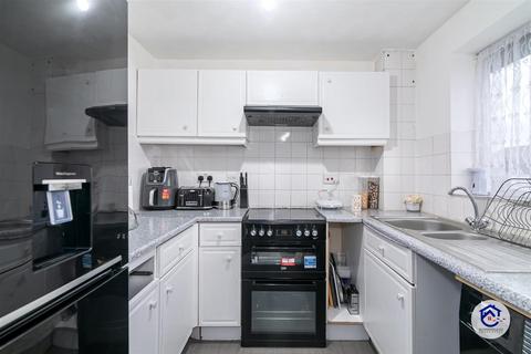 39 Acworth Close, London, N9 8PJ