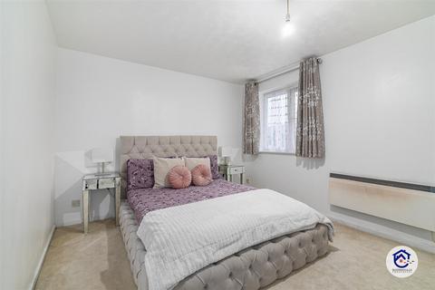 39 Acworth Close, London, N9 8PJ