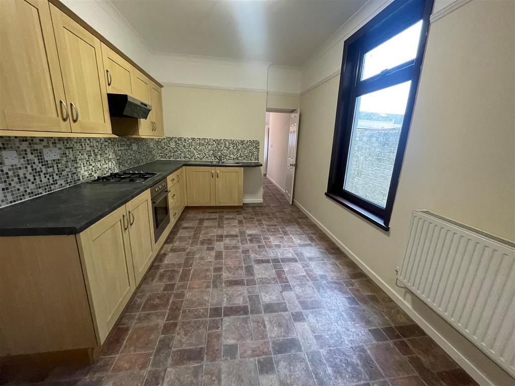 New Dock Road, Llanelli 3 bed terraced house £122,500
