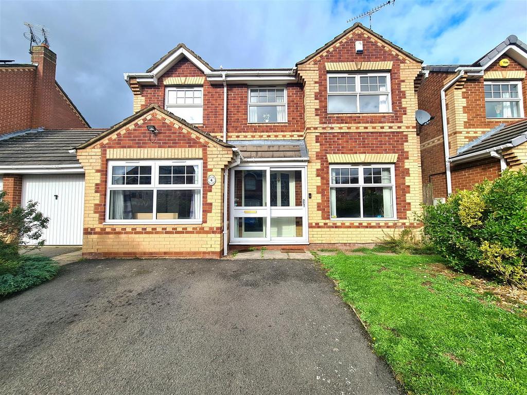 Cliveden Walk, Maple Park, Nuneaton 5 bed detached house £350,000