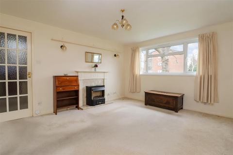 2 bedroom flat for sale - Gilligan Close, Horsham