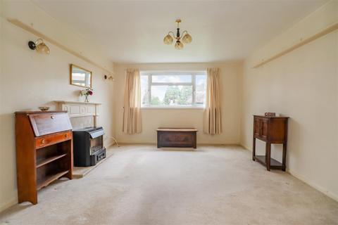 2 bedroom flat for sale - Gilligan Close, Horsham