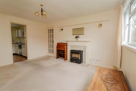 2 bedroom flat for sale - Gilligan Close, Horsham