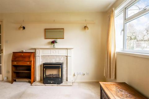 2 bedroom flat for sale - Gilligan Close, Horsham