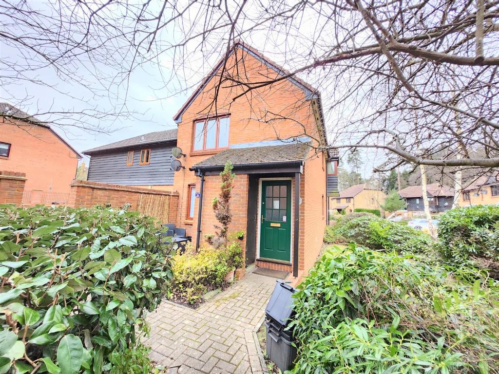 Wentworth Close, Crowthorne 1 bed house £995 pcm (£230 pw)