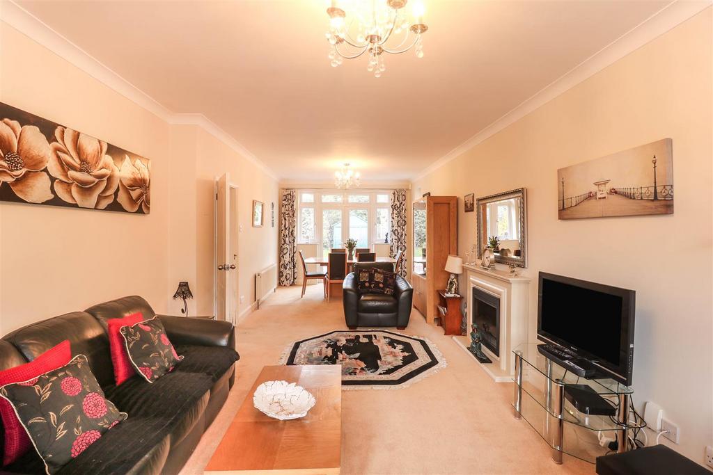 The Forebury, Sawbridgeworth 3 bed detached bungalow £700,000