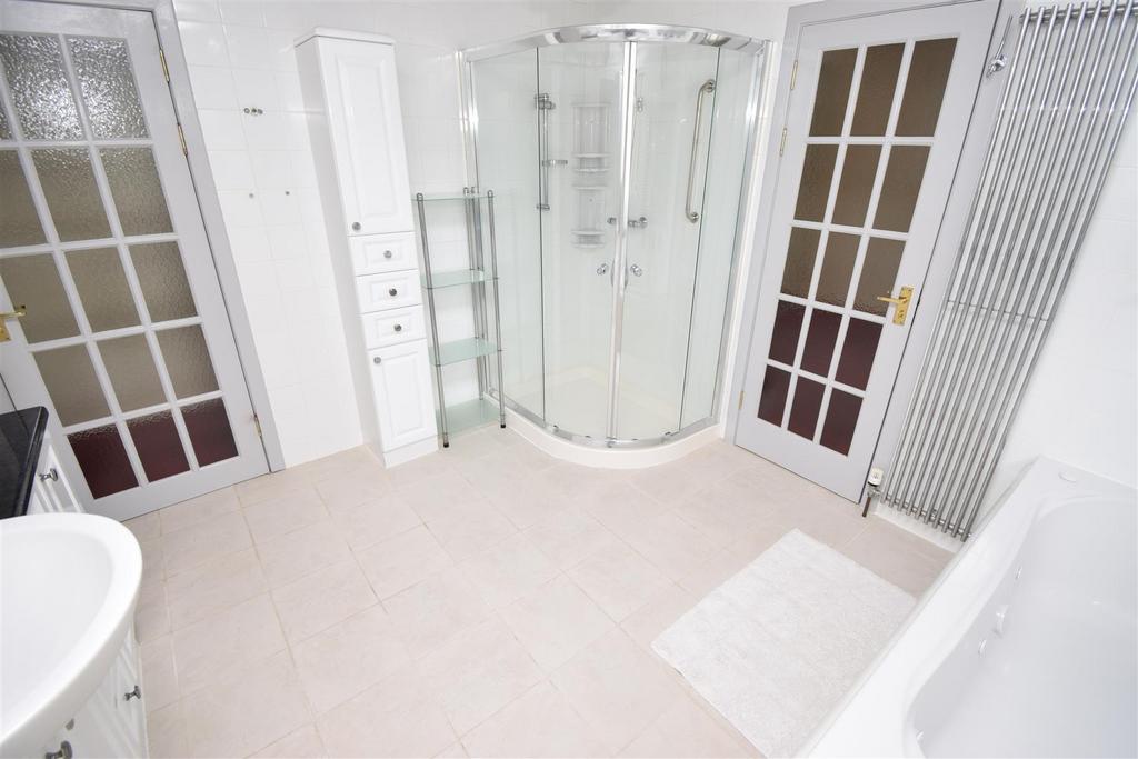 Bathroom (2).jpg