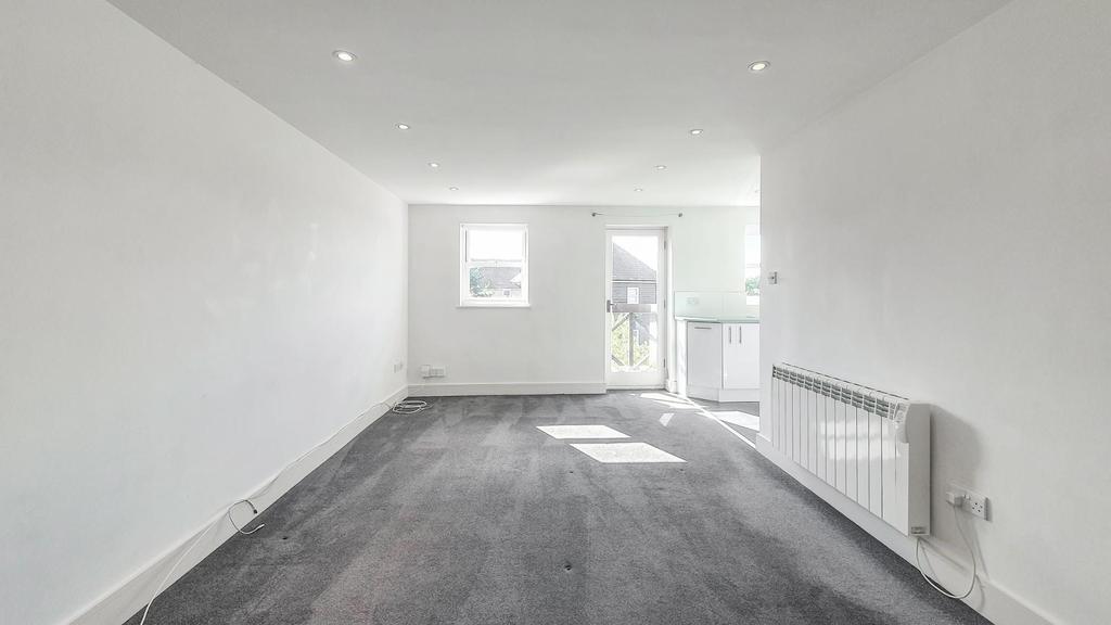 Mitre Court, Hertford 2 bed flat £1,350 pcm (£312 pw)