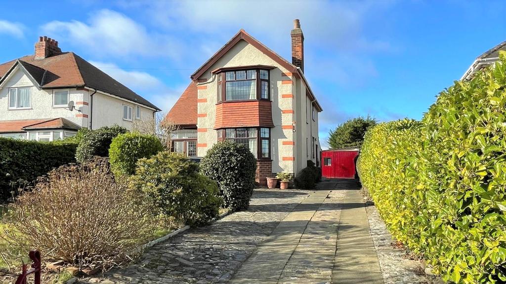 Victoria Drive, Llandudno Junction 3 bed detached house £320,000