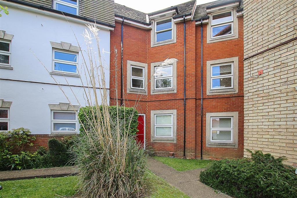 Haltwhistle Road, South Woodham Ferrers 1 bed flat £845 pcm (£195 pw)