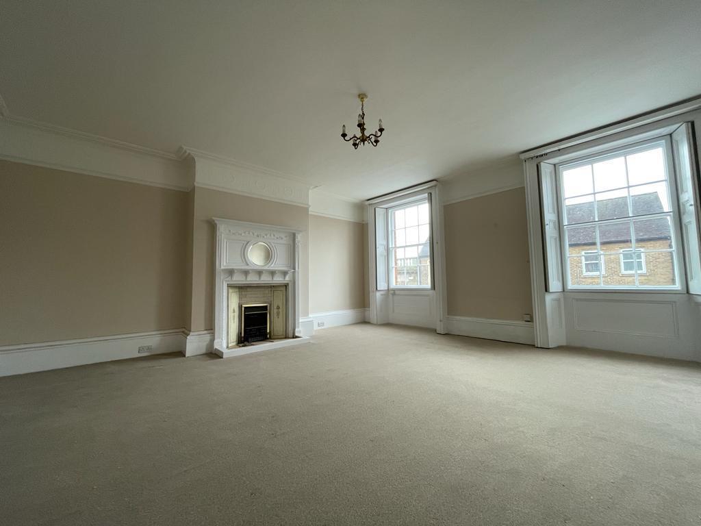 High Street, Oakham 1 bed apartment £600 pcm (£138 pw)