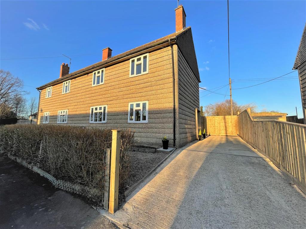 Hillside, Leigh, Swindon 3 bed semidetached house £1,100 pcm (£254 pw)