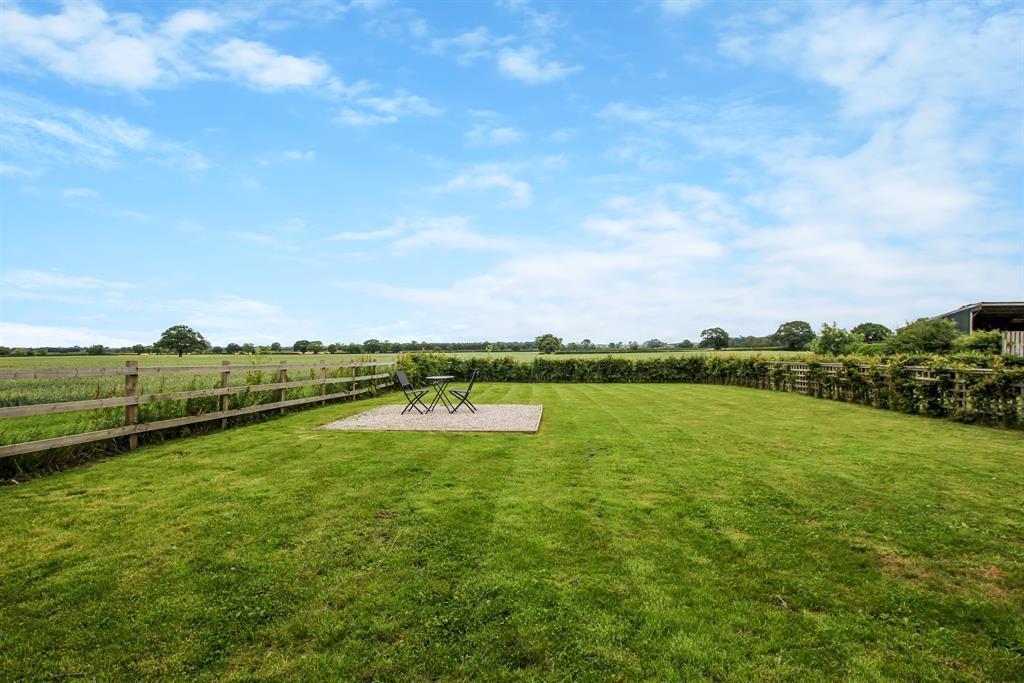 Howden Lane, Crockey Hill, York 3 bed semidetached house £1,300 pcm