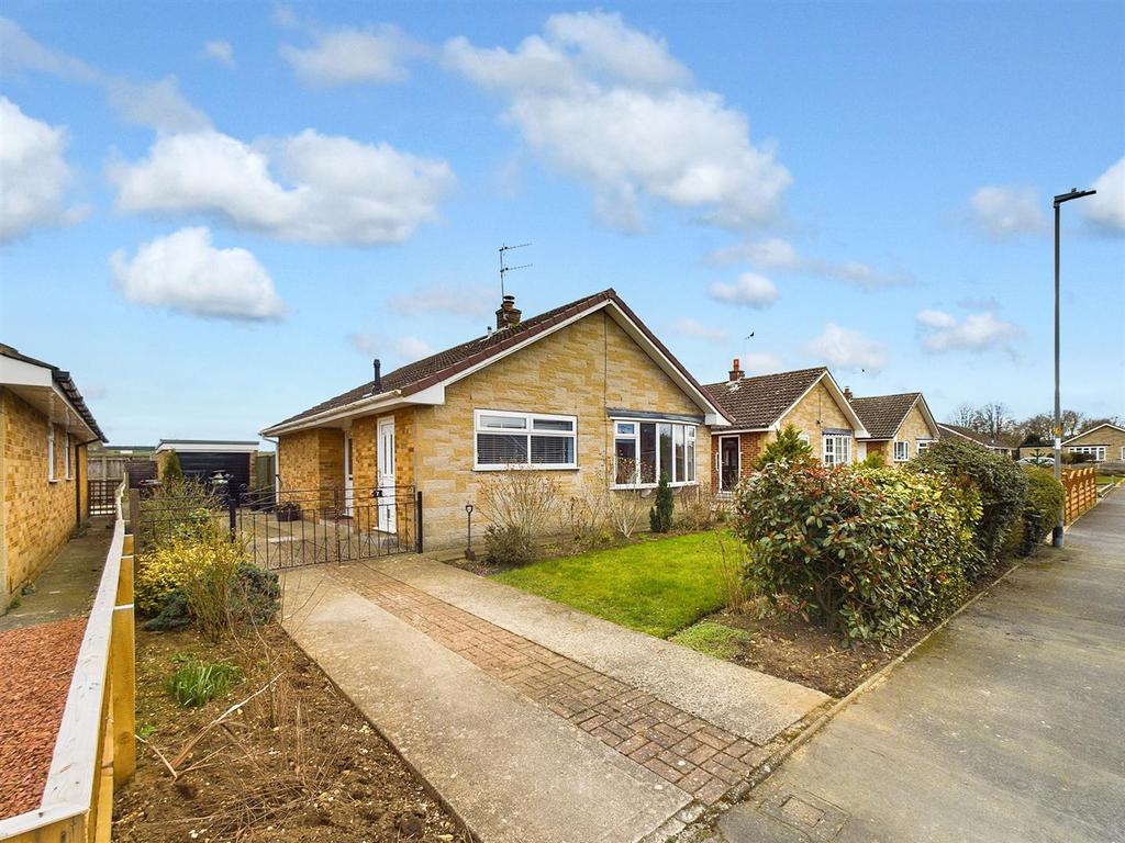 7 Kingston Drive, Norton, Malton... 2 bed detached bungalow £260,000