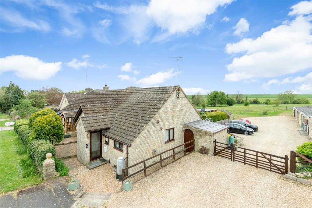 Shilton Road, Carterton 6 bed detached bungalow £895,000