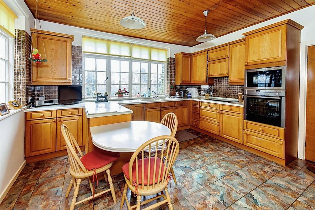 Breakfasting kitchen