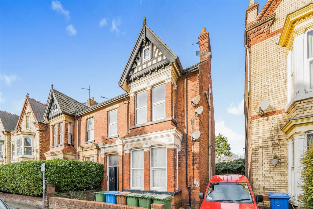Wellington Road, Bridlington 5 bed block of apartments for sale £200,000