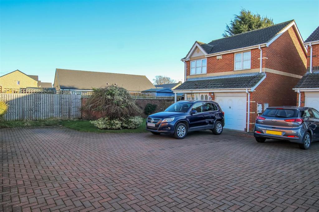 Violet Grove, Darlington 3 bed detached house for sale £165,000