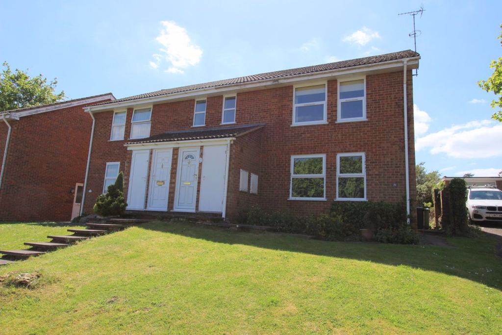 Delamere Gardens, Linslade 2 bed flat £895 pcm (£207 pw)