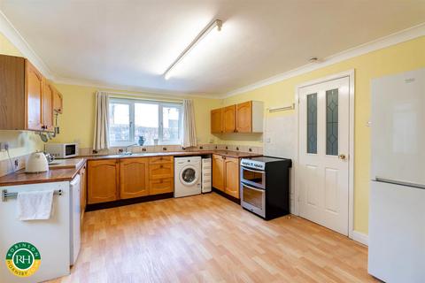 21 Airedale Avenue, Tickhill, Doncaster, DN11 9UH