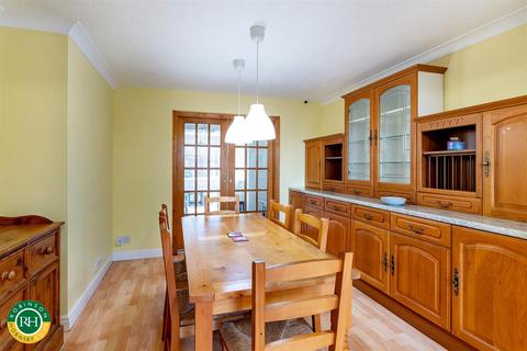 21 Airedale Avenue, Tickhill, Doncaster, DN11 9UH