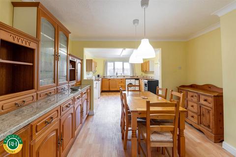 21 Airedale Avenue, Tickhill, Doncaster, DN11 9UH