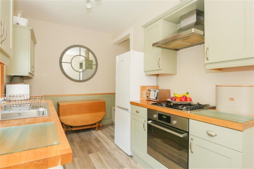 Bryan Street, Farsley, Pudsey 2 bed terraced house £850 pcm (£196 pw)