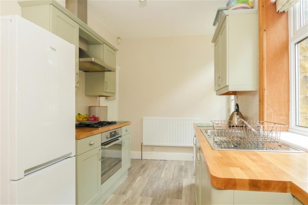 Bryan Street, Farsley, Pudsey 2 bed terraced house £850 pcm (£196 pw)