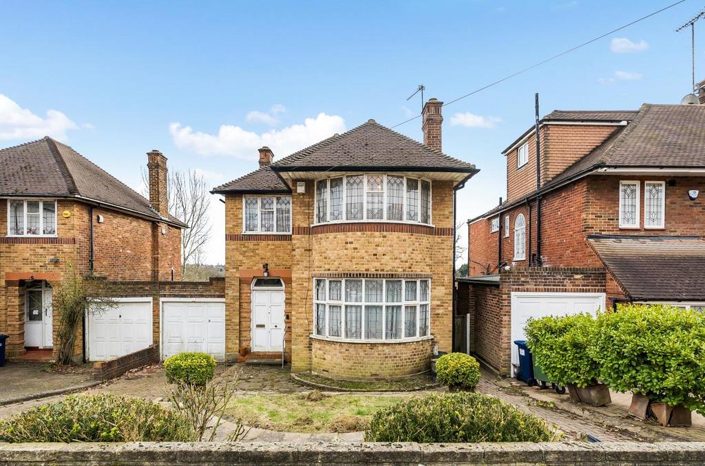 Northiam, Woodside Park 3 bed detached house £1,250,000