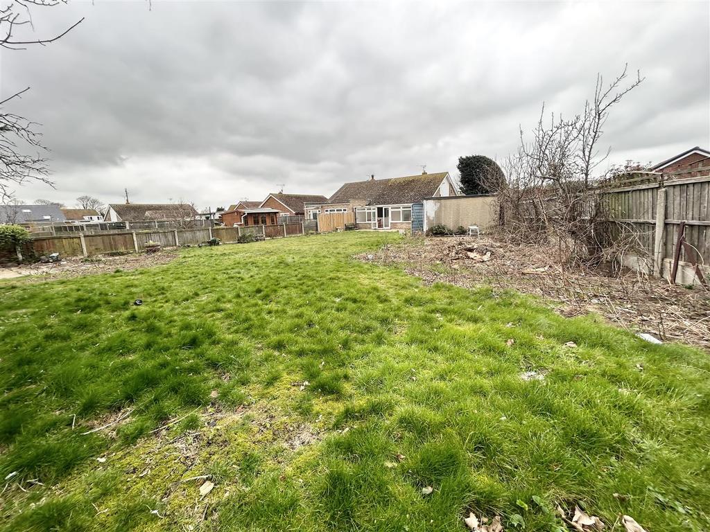 Cunningham Crescent, Birchington 2 bed semidetached bungalow £1,400