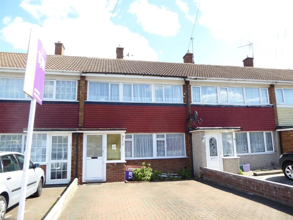 Guyatt Gardens, 4 bed terraced house £2,500 pcm (£577 pw)