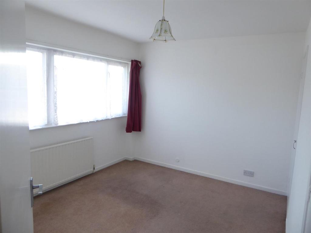Guyatt Gardens, 4 bed terraced house £2,500 pcm (£577 pw)